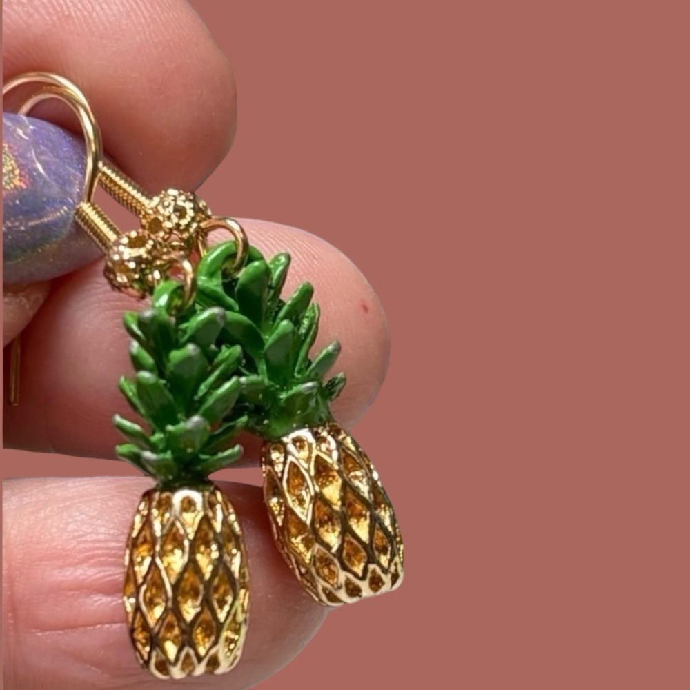 🍍Adorable Gold and green Women's pineapple earrings